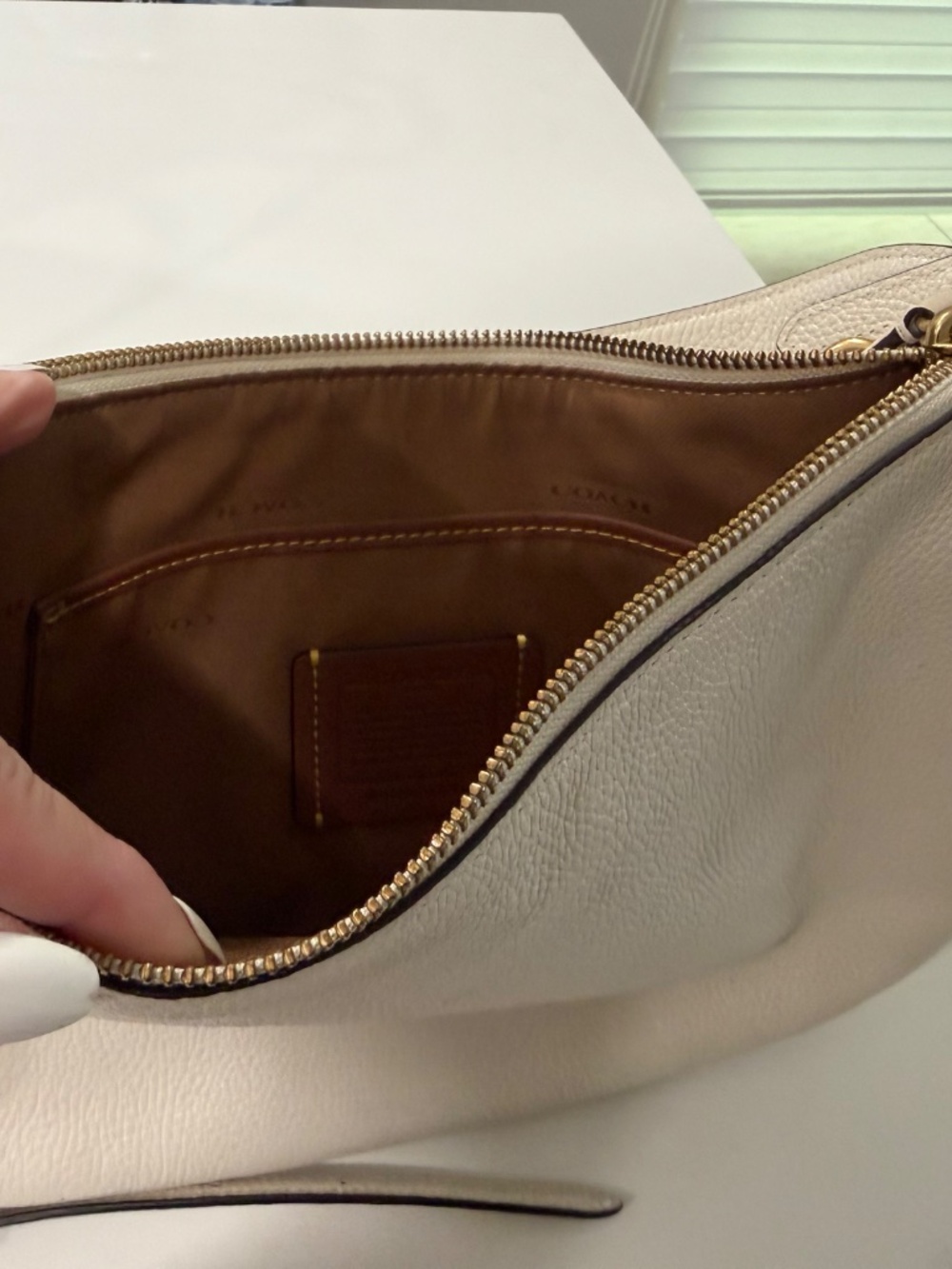 COACH Sutton crossbody shoulder bag - Picture 9 of 10